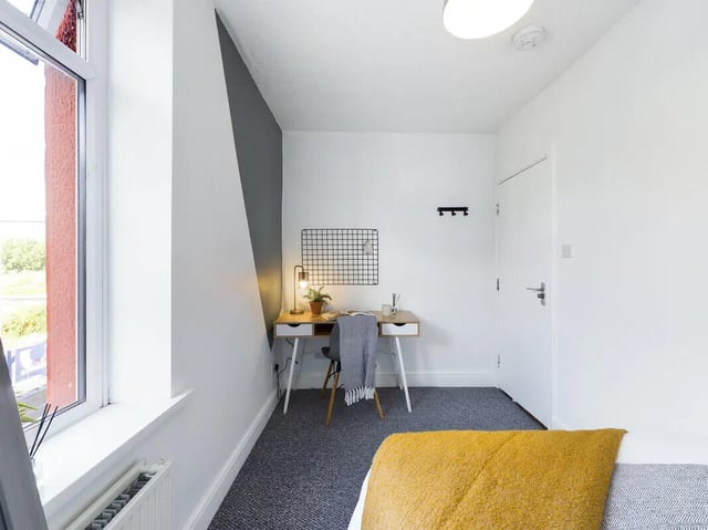 Desk chair lamp grid wall study area bedroom at 5 Bedroom House at 31, Gladstone Terrace in Lancaster Student Accommodation