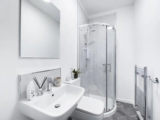 Sink toilet shower and mirror bathroom at 5 Bedroom House at 31, Gladstone Terrace in Lancaster Student Accommodation