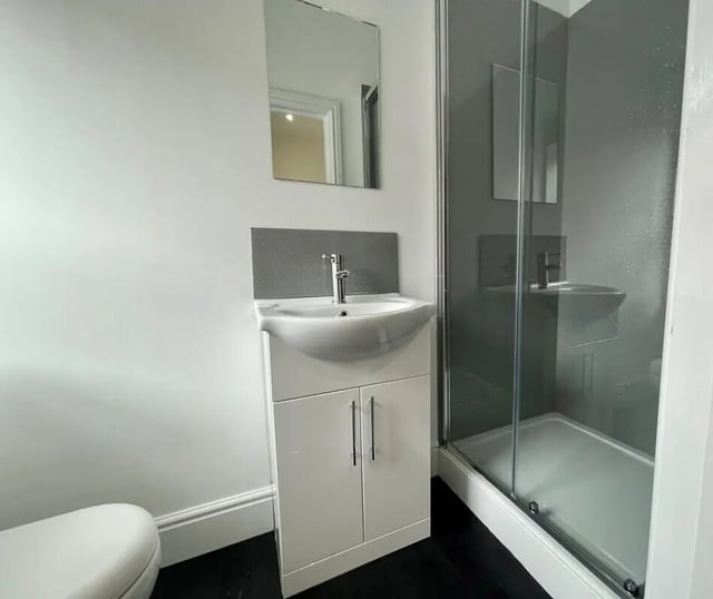 Sink shower cabinet mirror toilet Bathroom at 2 Bedroom House at 20 B, Portland Street in Lincoln Student Accommodation