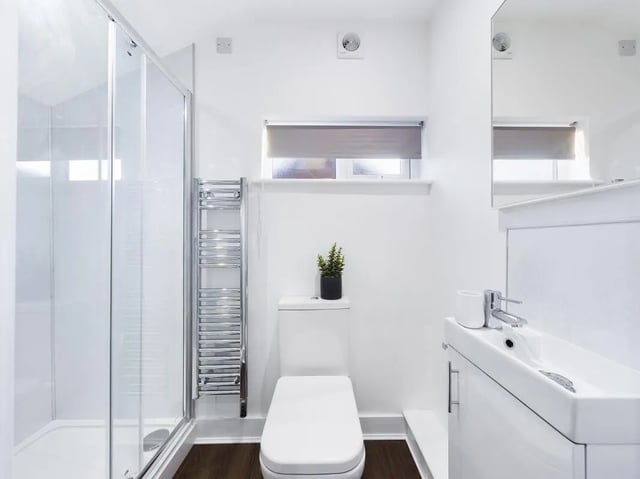 Shower toilet sink towel rack modern bathroom at 6 Bedroom House at 53, Ripon Street in Lincoln Student Accommodation