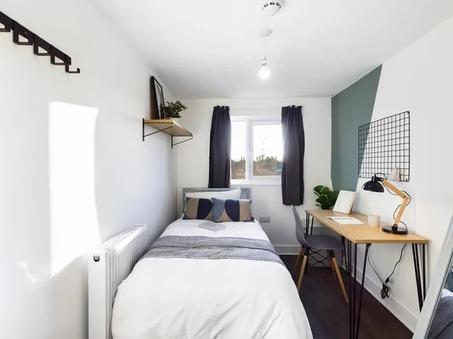 Bed desk and chair student room at 6 Bedroom House at 53, Ripon Street in Lincoln Student Accommodation