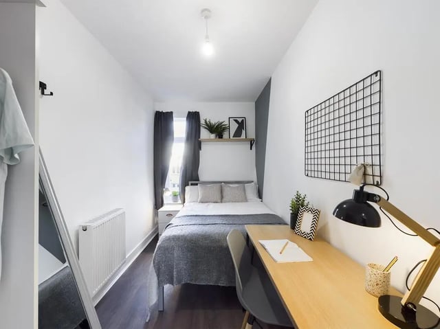 Bed desk mirror radiator and curtains Bedroom at 6 Bedroom House at 53, Ripon Street in Lincoln Student Accommodation
