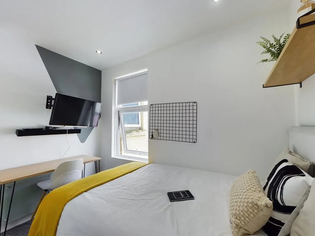Bed desk TV window mesh wall Bedroom at 4 Bedroom House at 107, Hall Lane in Liverpool Student Accommodation