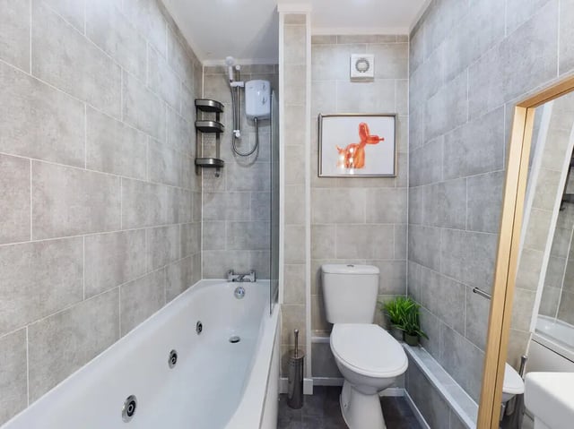 Toilet bath shelves framed art bathroom at 6 Bedroom House at 154, Empress Road in Liverpool Student Accommodation