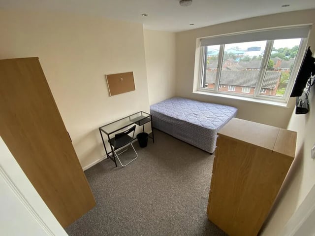 Bed desk wardrobe and chest of drawers bedroom at 3 Bedroom House at 94, Minster Court in Liverpool Student Accommodation