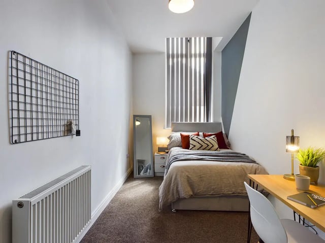 Bed radiator desk mirror and wall grid bedroom at 8 Bedroom House at 213, Smithdown Road in Liverpool Student Accommodation
