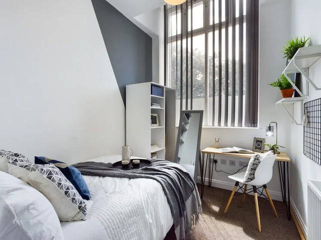 Bed with grey throw desk with chair bedroom at 8 Bedroom House at 213, Smithdown Road in Liverpool Student Accommodation