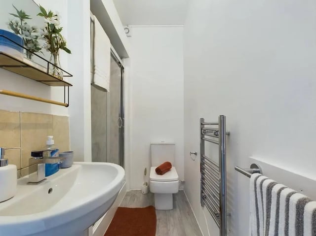 Sink toilet shower and towel rack bathroom at 7 Bedroom House at 5, CYRIL STREET in Manchester Student Accommodation