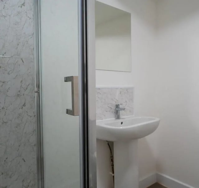 Marble shower sink and mirror bathroom at 5 Bedroom House at 6, Maine Road in Manchester Student Accommodation
