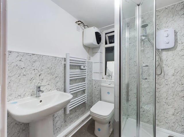 Sink toilet towel rail shower bathroom at 7 Bedroom House at 39, Ossory Street in Manchester Student Accommodation