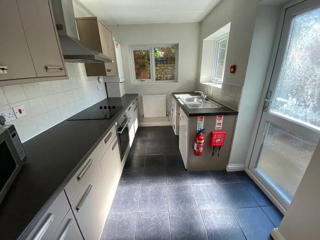 Kitchen cabinets sink stove fire extinguisher kitchen at 6 Bedroom House at 59, Trafford Street in Preston Student Accommodation