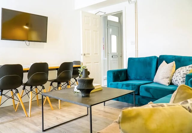 Televison sofa and chairs living room at 7 Bedroom House at 146, West Parade in Lincoln Student Accommodation