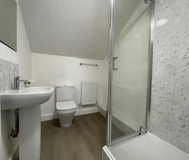 Sink toilet radiator shower enclosure bathroom at 6 Bedroom House at 232, West Parade in Lincoln Student Accommodation