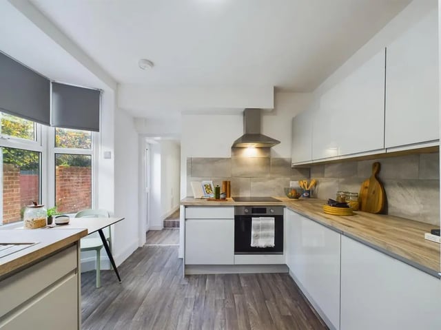Modern kitchen with table oven and cabinets kitchen at 6 Bedroom House at 32, Monks Road in Lincoln Student Accommodation