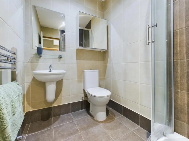 Sink toilet towel rack shower Bathroom at 7 Bedroom House at 19, Studios at, St. Catherines in Lincoln Student Accommodation