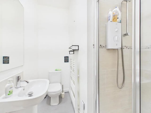 Sink toilet towel rack shower Bathroom at 3 Bedroom House at Flat 3, 18, China Street in Lancaster Student Accommodation