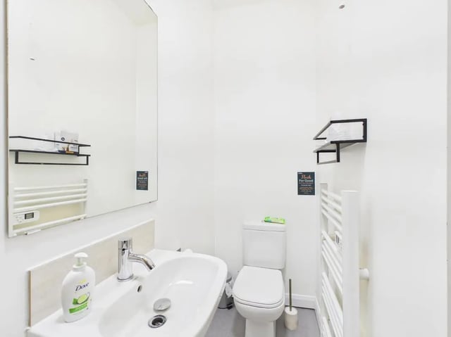 Sink toilet towel rail bathroom at 3 Bedroom House at Flat 3, 18, China Street in Lancaster Student Accommodation