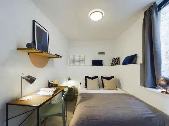 Desk bed and pillows in student bedroom at 5 Bedroom House at Flat 4, 18, China Street in Lancaster Student Accommodation