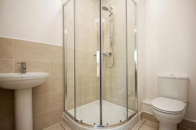 Sink shower and toilet bathroom at 4 Bedroom House at Flat 7, 18, China Street in Lancaster Student Accommodation
