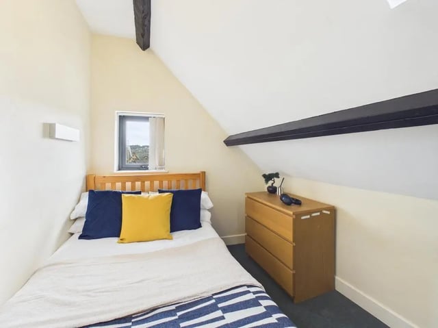 Bed dresser window pillows bedroom at 4 Bedroom House at Flat 9, 18, China Street in Lancaster Student Accommodation