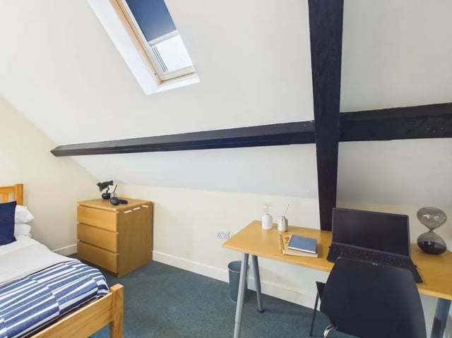 Bed desk with laptop chest of drawers bedroom at 4 Bedroom House at Flat 9, 18, China Street in Lancaster Student Accommodation
