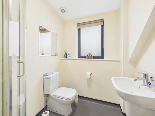 Shower toilet sink mirror window bathroom at 4 Bedroom House at Flat 9, 18, China Street in Lancaster Student Accommodation