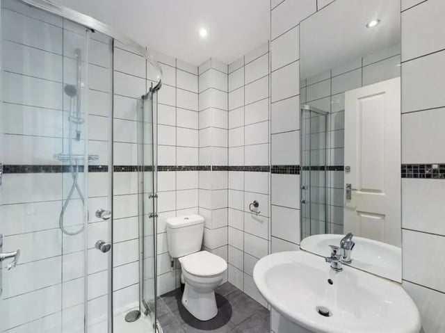 Shower toilet sink mirror modern bathroom at 7 Bedroom House at 6, Well Meadow Drive in Sheffield Student Accommodation