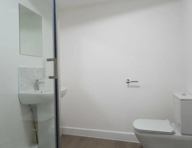 Sink toilet mirror and shower cubicle bathroom at 8 Bedroom House at 67, Monks Road in Lincoln Student Accommodation
