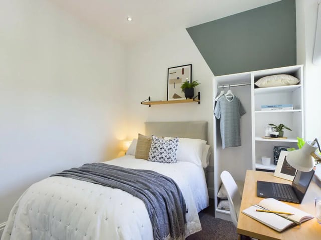 Bed desk wardrobe and shelves bedroom at 4 Bedroom House at 7, Westbourne Grove in Lincoln Student Accommodation