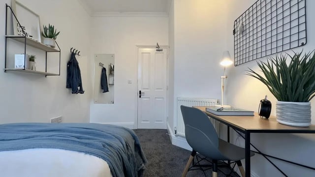 Bed desk shelves and door bedroom at 6 Bedroom House at 214, West Parade in Lincoln Student Accommodation