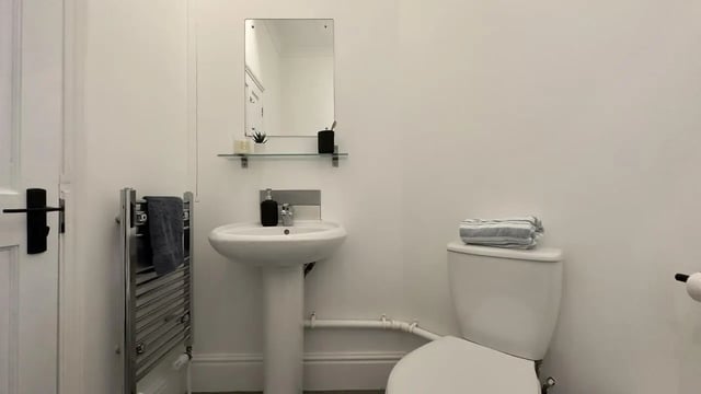 Toilet sink towel rack and mirror bathroom at 6 Bedroom House at 214, West Parade in Lincoln Student Accommodation