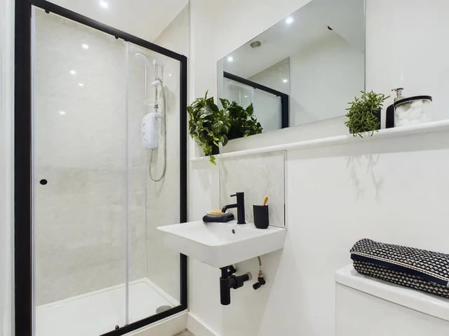 Shower sink mirror plants and towel bathroom at 8 Bedroom House at 69, Monks Road in Lincoln Student Accommodation