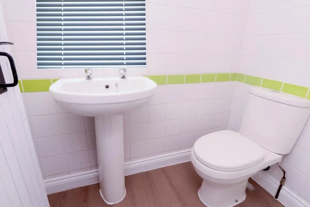 Sink toilet window blinds bathroom at 5 Bedroom House at 99, Monks Road in Lincoln Student Accommodation