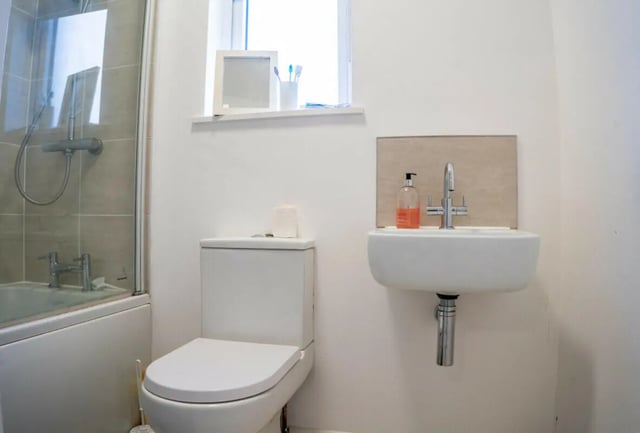 Toilet sink and shower bath Bathroom at 4 Bedroom House at 16, Kelsey Street in Lancaster Student Accommodation