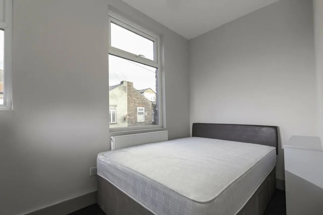 Bed dresser window bedroom at 3 Bedroom House at 1, Romney Street in Salford Student Accommodation
