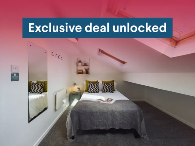 Bed with pillows and mirror bedroom at 7 Bedroom House at 6, KIPPAX STREET in Manchester Student Accommodation