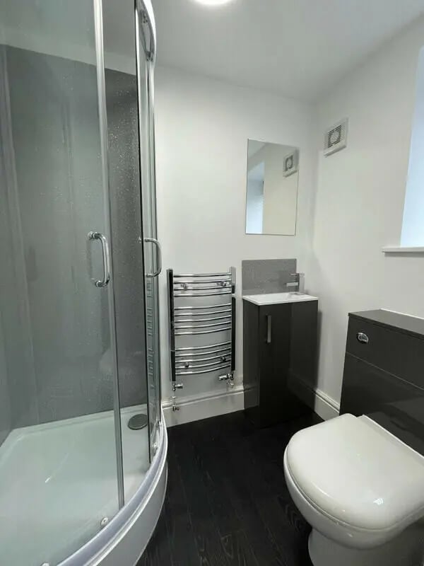 Shower sink toilet towel rack bathroom at 2 Bedroom House at 20 E, Portland Street in Lincoln Student Accommodation