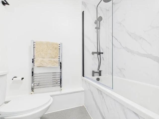 Toilet towel rail and shower bath bathroom at 2 Bedroom House at Flat 17, Grove Street Studios, The Groves in Liverpool Student Accommodation