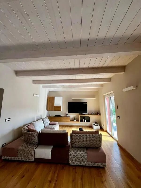 Spacious living room with large modular sofa and TV living room at Welcoming double ensuite bedroom near the Vezzano Ligure train station in La Spezia Student Accommodation