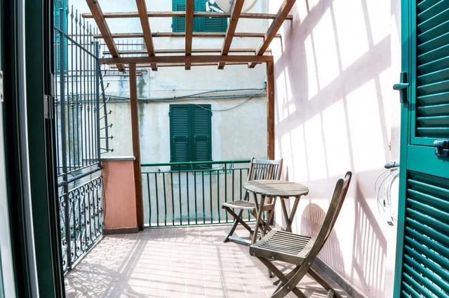 Balcony with table chairs and shutters Exterior at Cosy double-bedroom apartment in Albenga (SV) in Albenga Student Accommodation