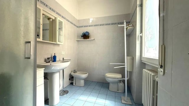 Shower sink bidet toilet radiator bathroom at Tasteful 1-bedroom apartment in Albenga in Albenga Student Accommodation