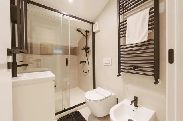 Sink toilet bidet shower glass door Bathroom at Charming 1-bedroom apartment near Pescara Centrale in Pescara Student Accommodation
