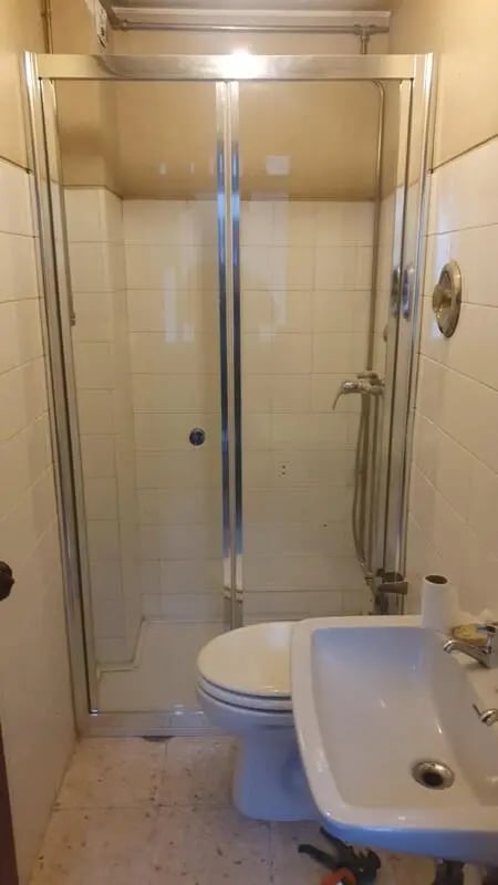 Toilet sink shower stall with metal frame bathroom at Double Bedroom close to Minho University 8 in Guimaraes Student Accommodation