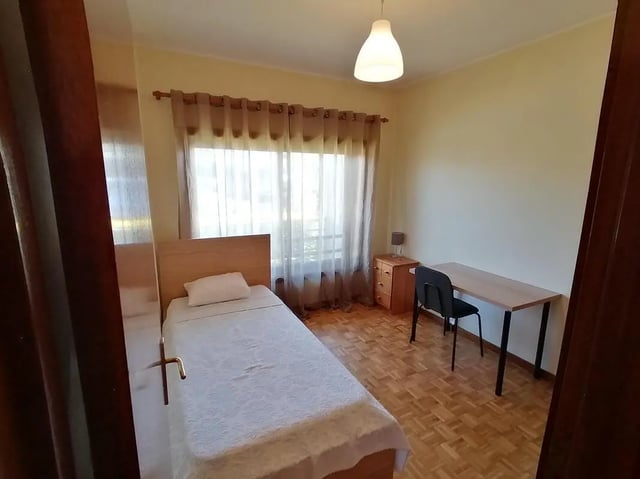 Single bed with desk and chair bedroom at Cozy Single Bedroom close to Lavandeira Park in Vila Nova De Gaia Student Accommodation