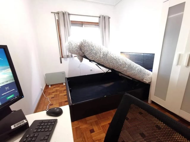 Bed with storage ottoman lifting computer bedroom at Double Bedroom available in the city center 5 in Guimaraes Student Accommodation