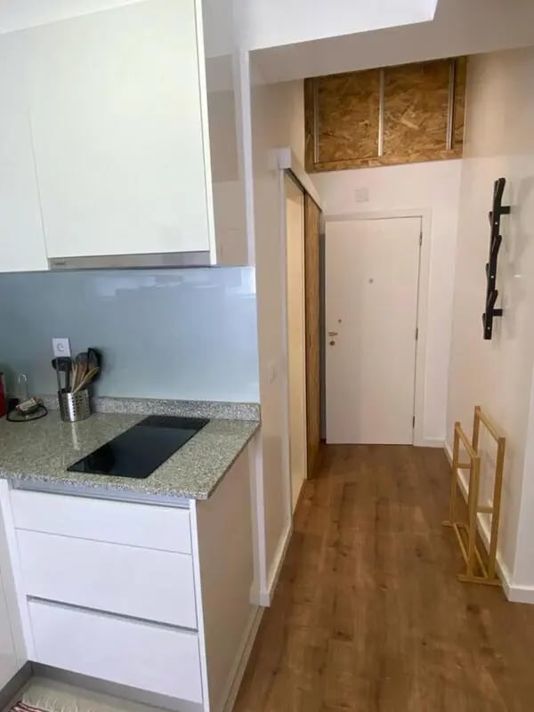 Countertop with hob and cabinets kitchen hall at Welcoming Studio close to Viana do Castelo Center/Train Station in Viana Do Castelo Student Accommodation