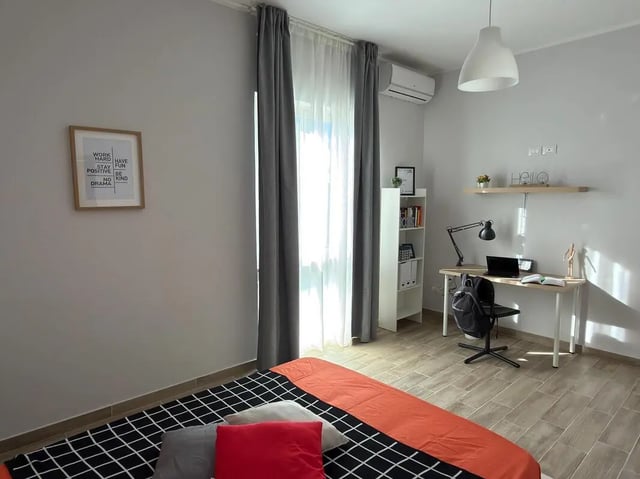 Bed desk bookcase with art and lamp bedroom at Amazing bedroom in Pescara in Pescara Student Accommodation