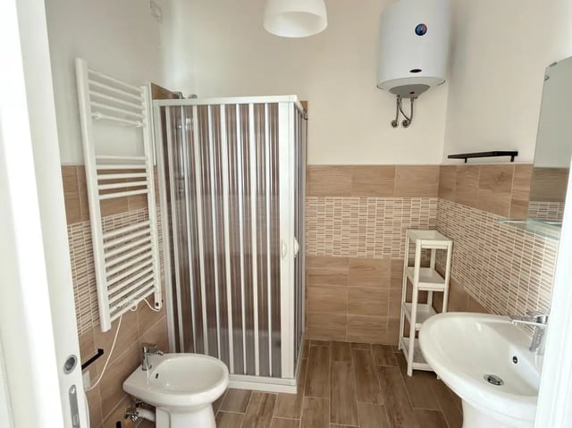 Shower bidet sink towel rack bathroom at Amazing bedroom in Pescara in Pescara Student Accommodation