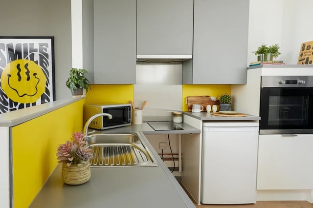 Microwave sink oven small fridge kitchen at Battery Park in Birmingham Student Accommodation