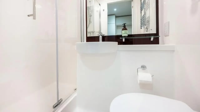 Shower sink mirror towel rack toilet and toiletries bathroom at Parklands in Dundee Student Accommodation